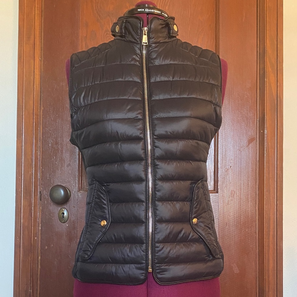 Love Tree Sleek Black Puffer Vest with Gold Hardware